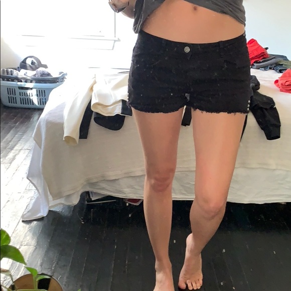 Black Jean shorts from Zara size 4 - Picture 3 of 4